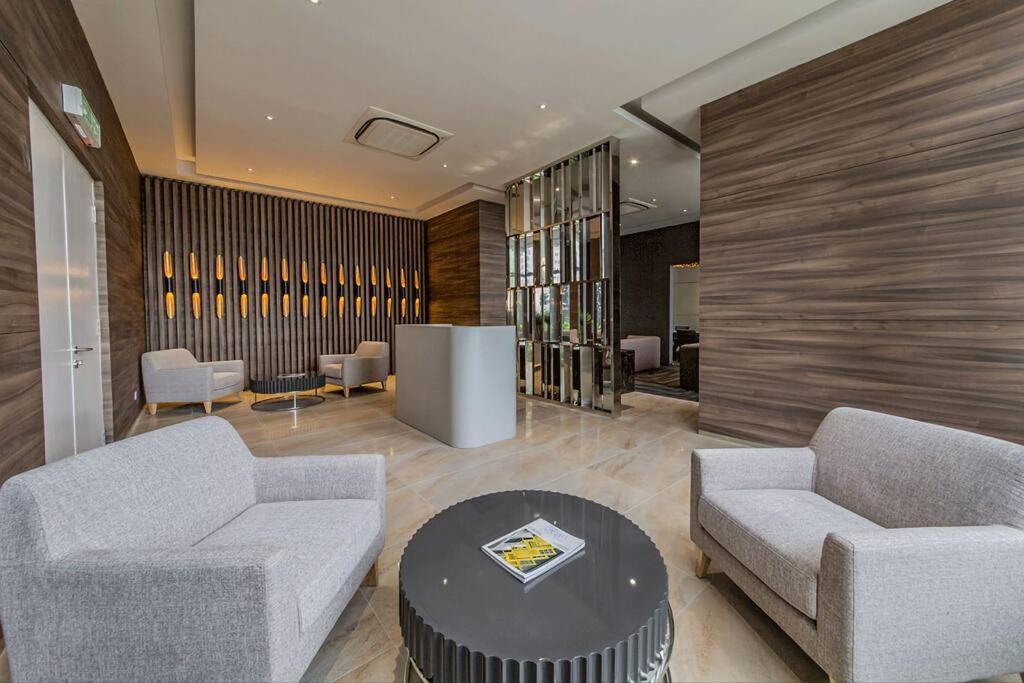 Apartment Rare Find Sky Infinity Pool 4 Pax, 2