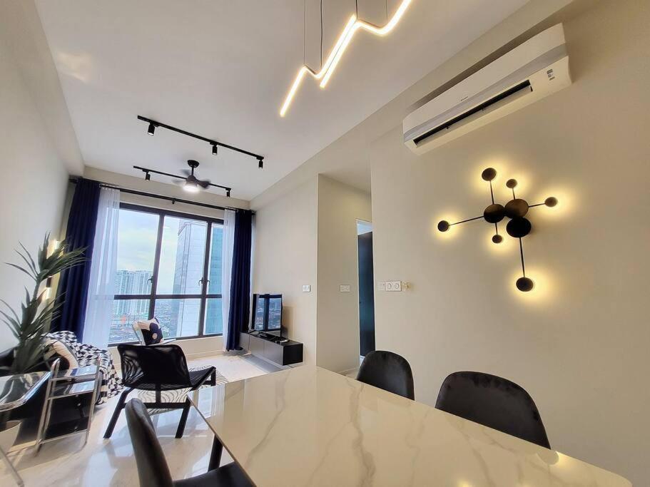 Apartment Rare Find Sky Infinity Pool 4 Pax, 2 Johor Bahru