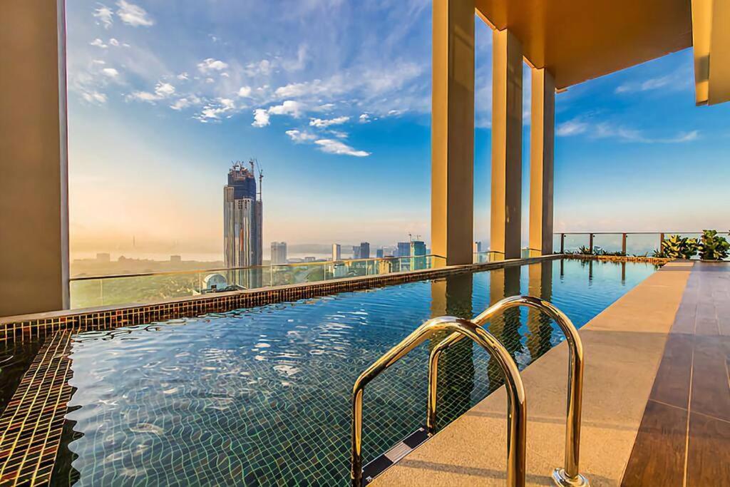 Apartment Rare Find Sky Infinity Pool 4 Pax, 2