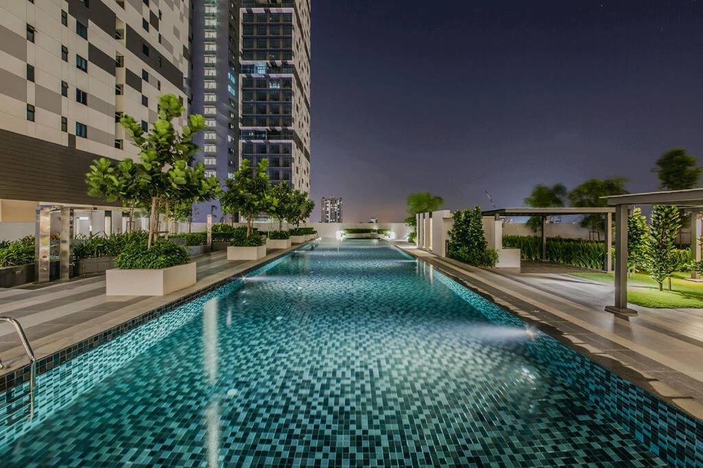 Rare Find Sky Infinity Pool 4 Pax, 2 Johor Bahru