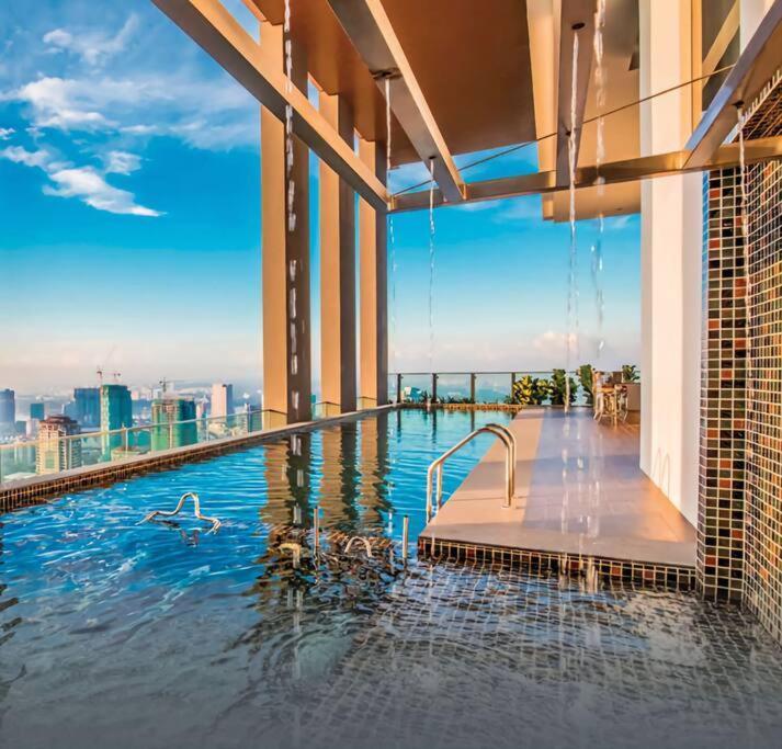 Rare Find Sky Infinity Pool 4 Pax, 2 *