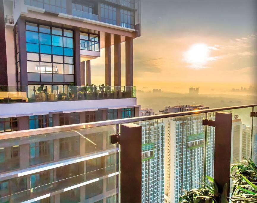 Rare Find Sky Infinity Pool 4 Pax, 2 Apartment Johor Bahru