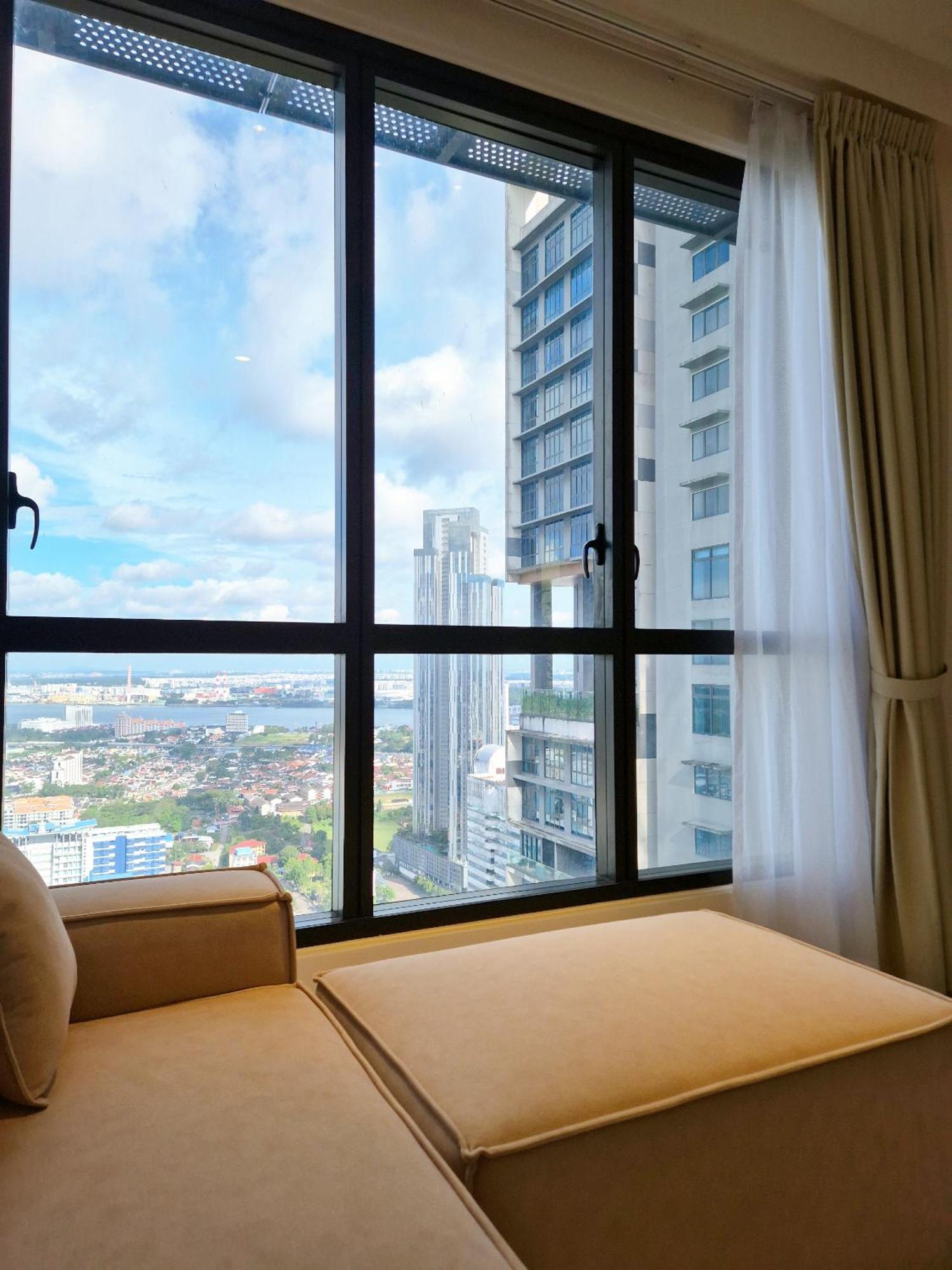 Rare Find Sky Infinity Pool 4 Pax, 2 Apartment Johor Bahru